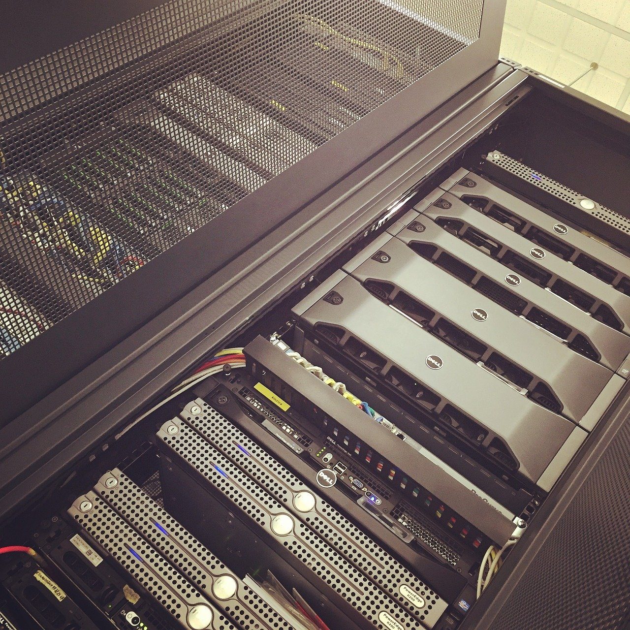 Datacenter ferme de serveurs informatique